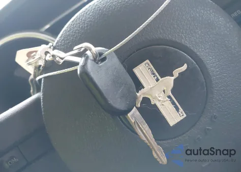 2006 Ford Mustang V6 z USA, uszkodzony, nr VIN 1ZVFT80N865261025